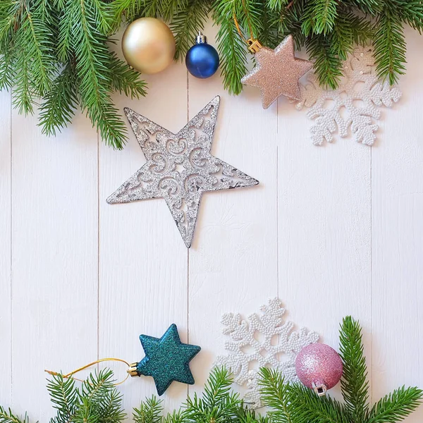 Vista Superior Abeto Natal Quadro Estrelas Borda Uma Mesa Madeira — Fotografia de Stock