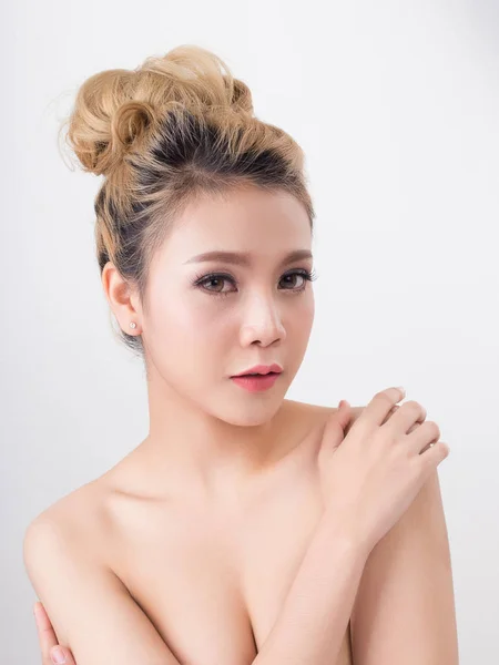 Belle Femme Asiatique Isolé Sur Fond Blanc Concept Beauté Asiatique — Photo