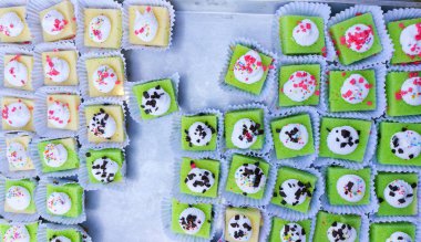 Ev küçük kek yapımı.