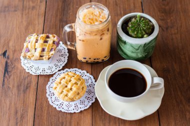 Kahve Buz Kabarcık Çay ve Pasta