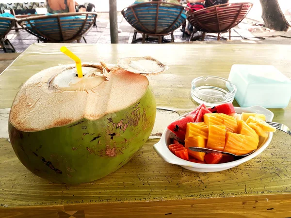 Kokos Papaja Arbuz Tarasie Plaży — Zdjęcie stockowe