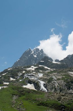 Dağlardaki dağ manzarası