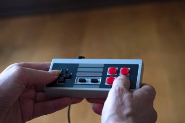 Klasik video oyunu denetleyici