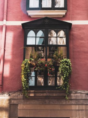 Charmy House, şehrin balkon cephesi