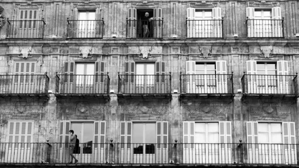 Charmy Casa Facciata Balcone Città — Foto Stock