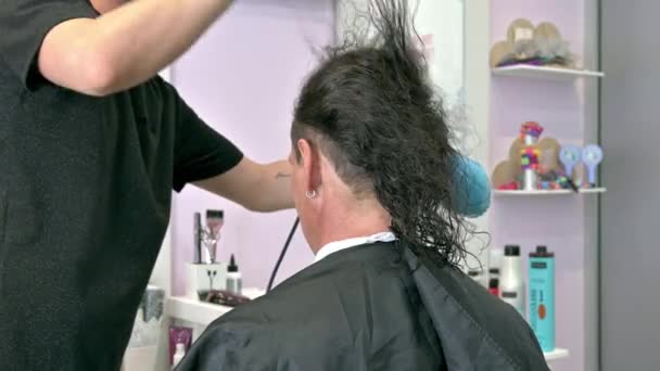 Pria Pengering Rambut Salon Kecantikan — Stok Video