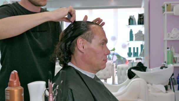 Belle Coupe Cheveux Dans Salon Beauté — Video