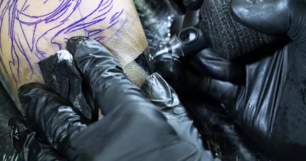 Máquina Tatuaje Crear Imagen Mano Con Ella Salón — Vídeos de Stock