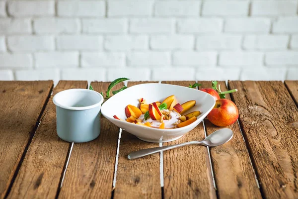 Petit Déjeuner Avec Fruits Yaourt Sur Table Bois — Photo