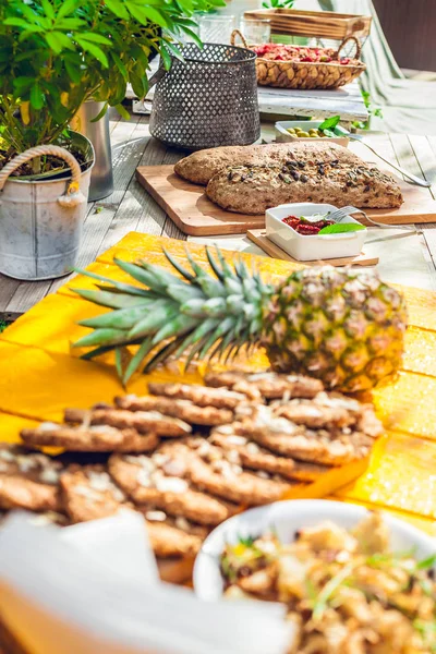 Biscotti Fragole Fatti Casa Sani Fiocchi Avena Posati Una Tavola — Foto Stock