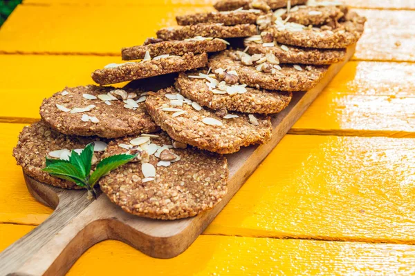 Galletas Fresas Caseras Saludables Copos Avena Colocados Una Mesa Naranja —  Fotos de Stock