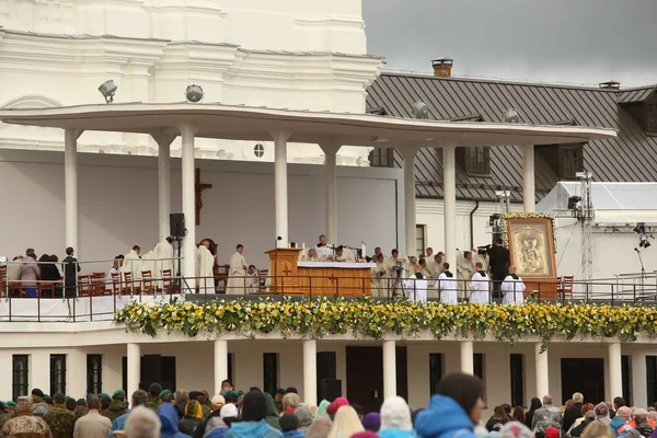 2018 Aglona Letonia Santidad Papa Francisco Visita Aglona Gente Espera — Foto de Stock