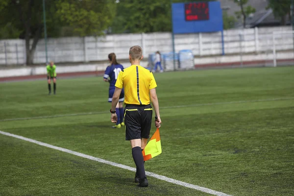 Helyettes játékvezető focimeccs — Stock Fotó