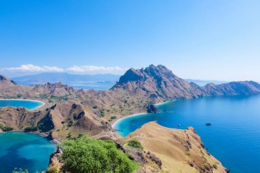Öğleden sonra Endonezya 'daki Komodo Ulusal Parkı' ndaki Padar Adası manzarası