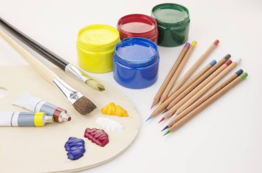 Renkli Kalemler, Palet, Suluboya Boyalar, Boya, arka planda, yakın