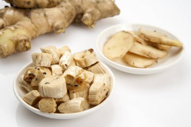 arka plan üzerinde ham zencefil yakın çekim