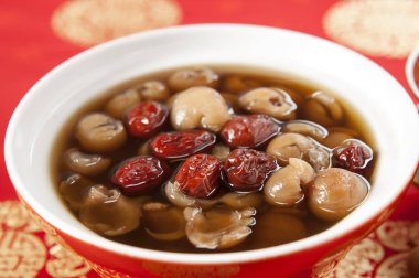 Longan ve arka plan üzerinde kırmızı tarihleri kapat