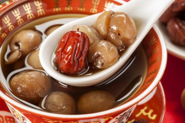 Longan ve arka plan üzerinde kırmızı tarihleri kapat