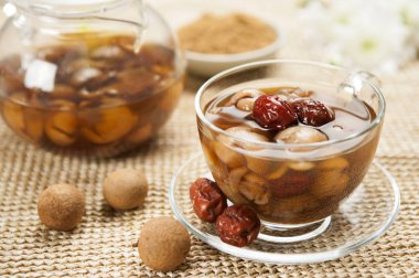 Longan ve arka plan üzerinde kırmızı tarihleri kapat