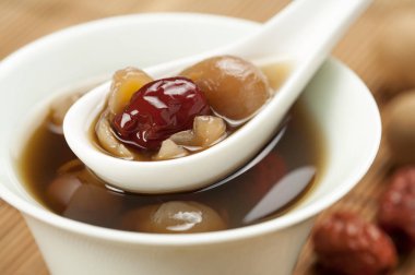 Longan ve arka plan üzerinde kırmızı tarihleri kapat