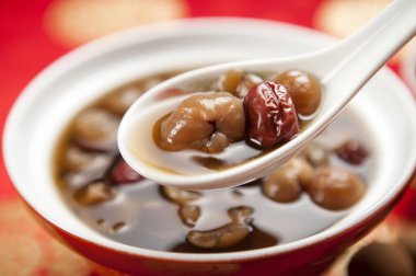 Longan ve arka plan üzerinde kırmızı tarihleri kapat