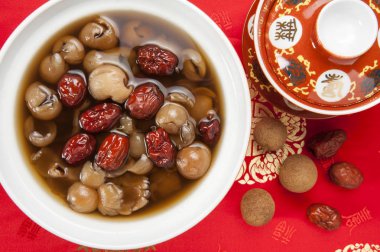 Longan ve arka plan üzerinde kırmızı tarihleri kapat