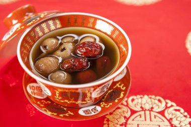 Longan ve arka plan üzerinde kırmızı tarihleri kapat