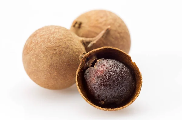  Arka plan üzerinde kurutulmuş Longan meyve yakın çekim