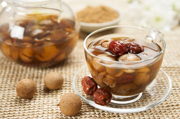 Longan ve arka plan üzerinde kırmızı tarihleri kapat
