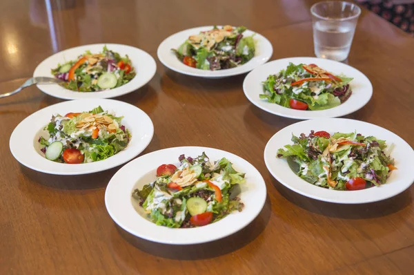 Leckere Gemüsesalate Hintergrund Nahaufnahme — Stockfoto