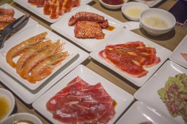 Barbekü, Sığır eti, arka planda Karides, yakın