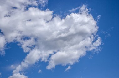 bulutlu mavi gökyüzü arkaplanı 