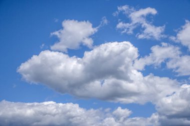 bulutlu mavi gökyüzü arkaplanı 