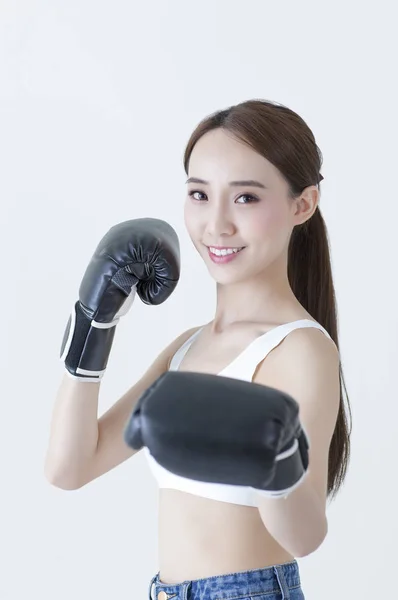 Joven Mujer Asiática Con Guantes Boxeo Sonriendo Cámara —  Fotos de Stock