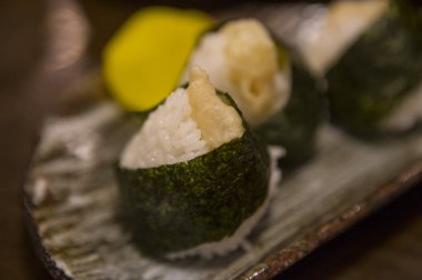 Arka planda, pirinç topu, yakın çekim