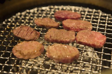 Barbekü, arka planda Sığır eti, yakın