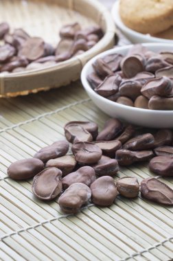 Arka planda lezzetli yemekler, yakın plan.