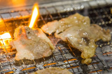 aromatik Barbekü arka plan üzerinde kapalı