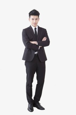 Bir takım elbise giymiş genç Asyalı adam silah çapraz ve kameraya gülümseyen