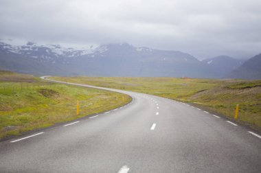 Doğanın güzel manzaralı boş yol