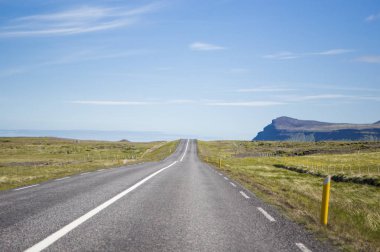 Doğanın güzel manzaralı boş yol