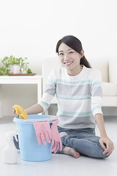 Young Asian Woman Sitting Floor Holding Rag Smiling Camera — Stockfoto