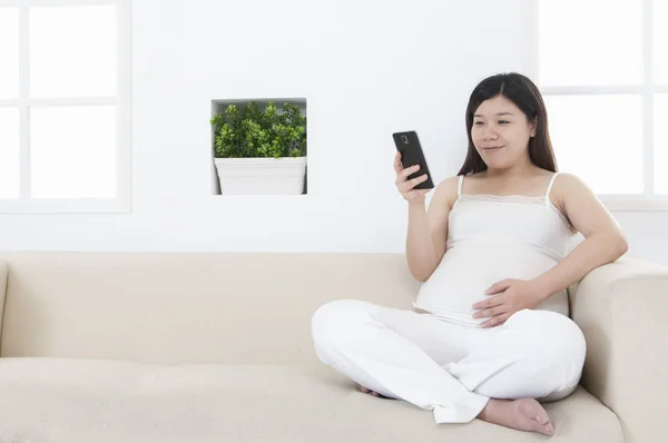 Ung Vacker Asiatisk Gravid Kvinna Stockfoto