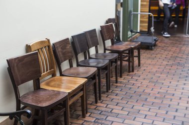 Seattle, ABD'de şehir caddesindeki sandalyeler,