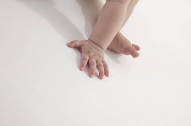 bebeğin Elleri, beyaz arka plan üzerinde