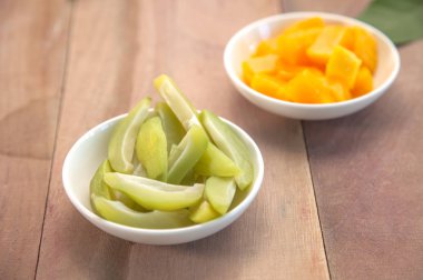 Organik mango meyve arka plan üzerinde Kapat