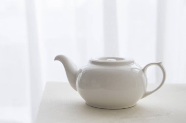 Masa arka planda Çay Kettle, yakın