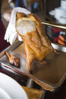 Ördek, ördek eti, fırında ördek, arka plan üzerinde