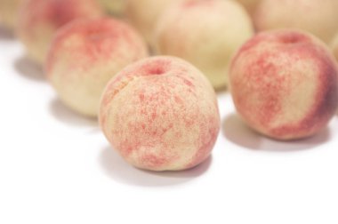 arka plan üzerinde taze, lezzetli şeftali yakın çekim