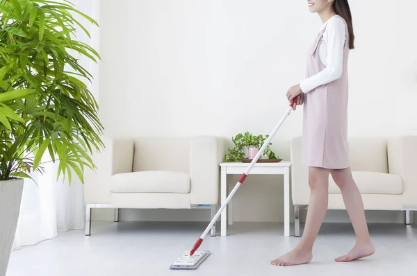 Giovane Donna Asiatica Fare Casa Lavoro — Foto Stock